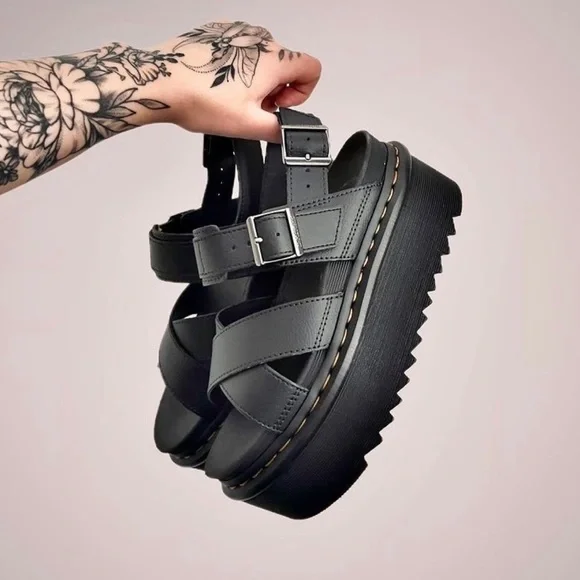 Dr Martens★VOSS II QUAD PLATFORM SANDAL★厚底★BLACK ATHENA Amazon.com | Dr. Martens Women's Voss II Quad Sandal, Black